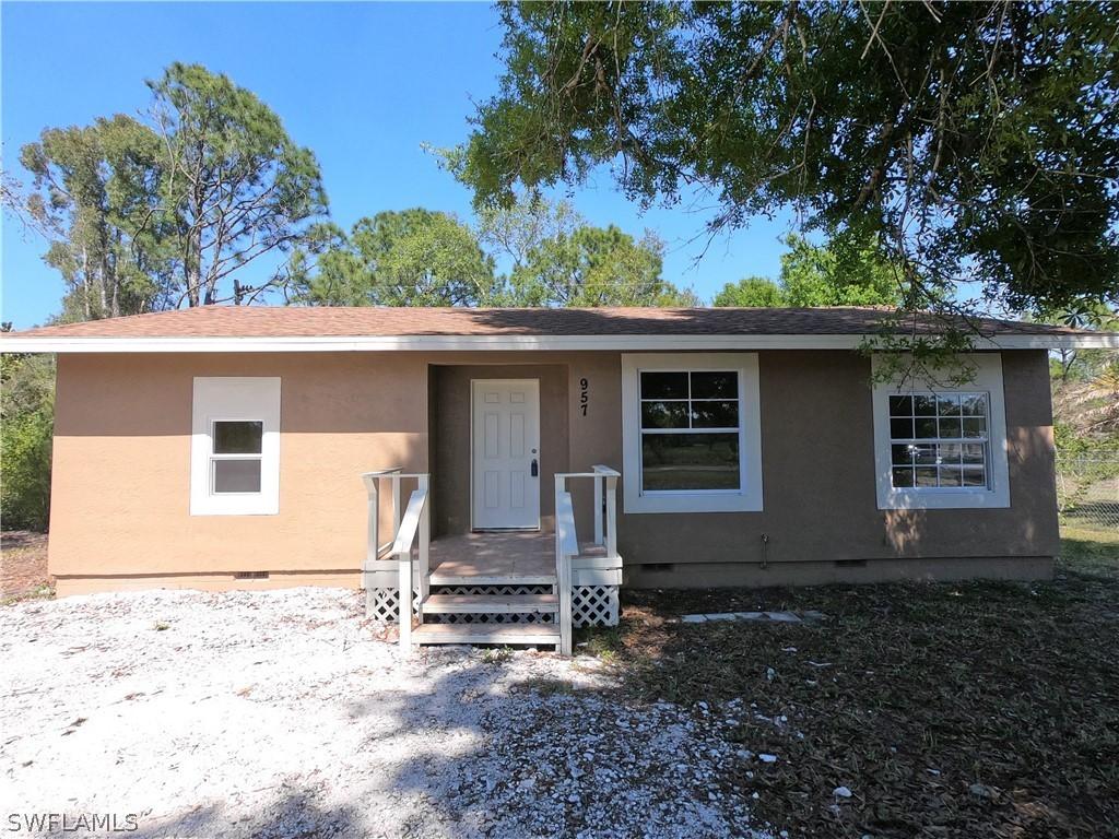 957 Pilgrim St., Lehigh Acres, FL 33974
