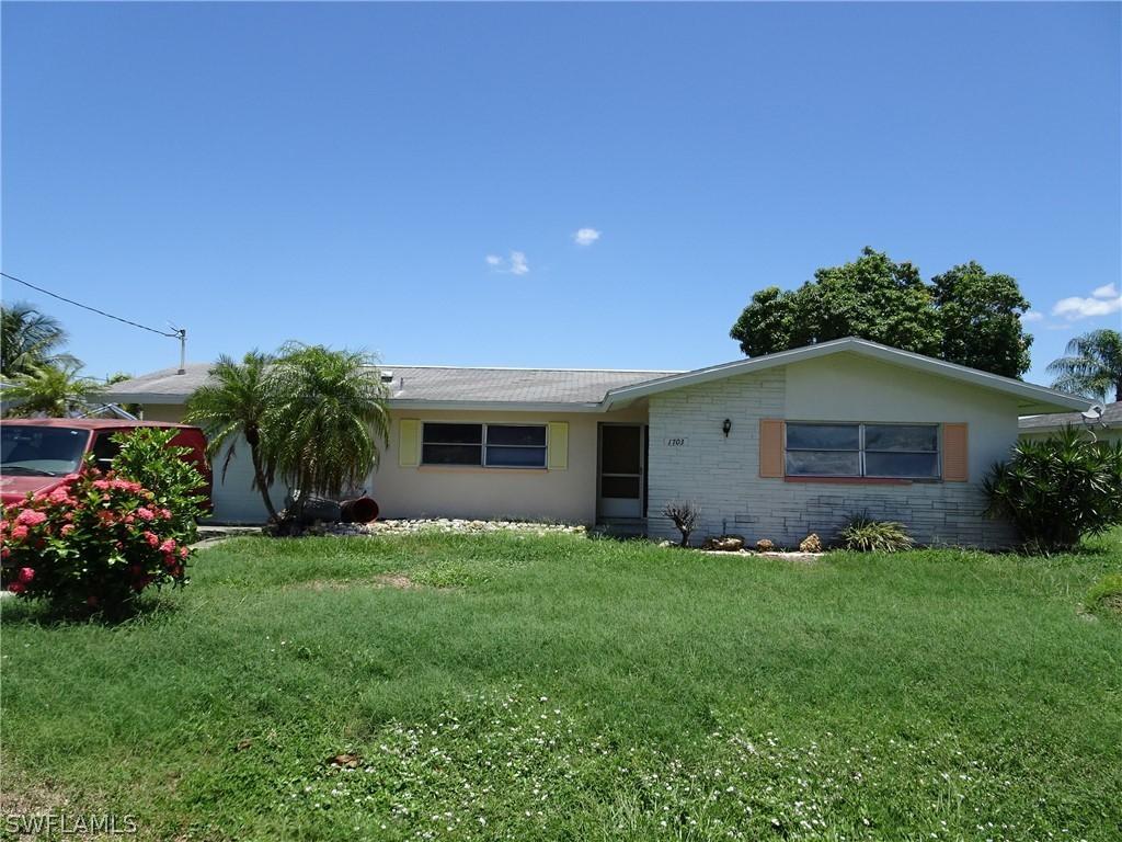 1703 SE 39th Ter., Cape Coral, FL 33904