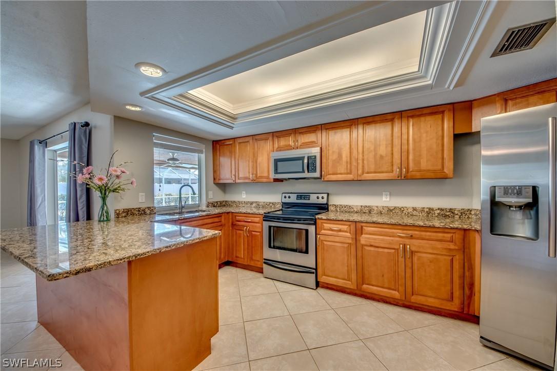 3725 SE Santa Barbara Pl., Cape Coral, FL 33904