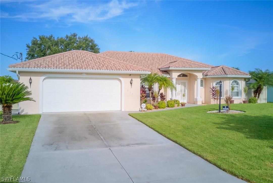 915 Apple Ave., Lehigh Acres, FL 33971