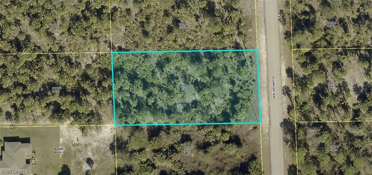 415 Plumosa Ave., Lehigh Acres, FL 33972