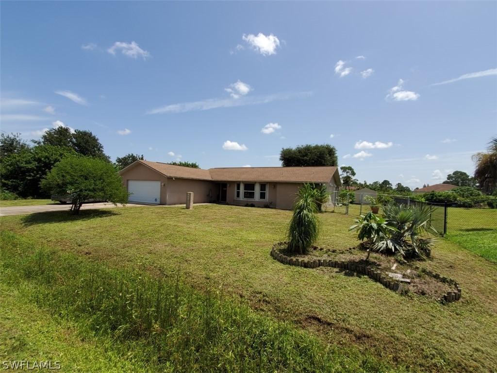 808 Hibiscus Ave., Lehigh Acres, FL 33972