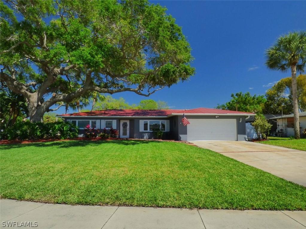 827 Iris Dr., North Fort Myers, FL 33903