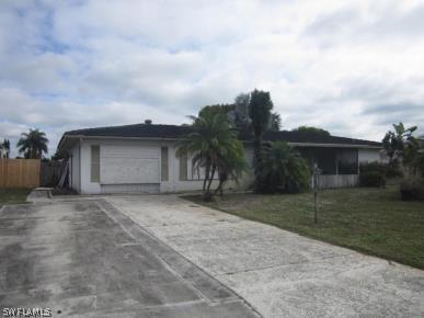 112 Rowland Rd., Lehigh Acres, FL 33936