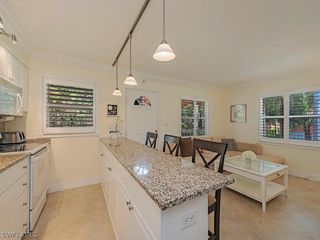 980 7th Ave. #201, Naples, FL 34102