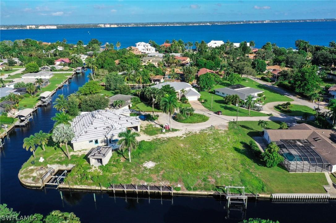 5847 Sunnyside Ln., Fort Myers, FL 33919