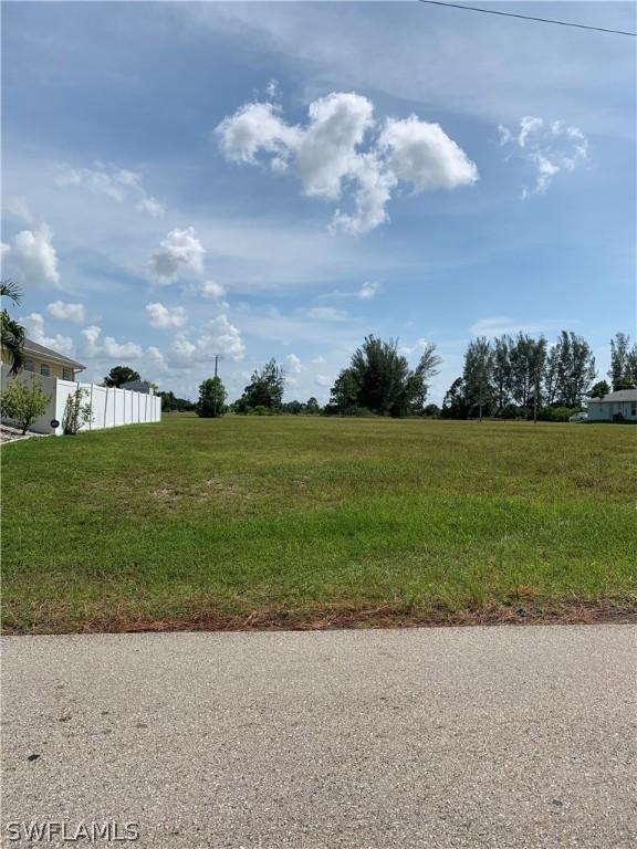 528 Jacaranda Pkwy., Cape Coral, FL 33909