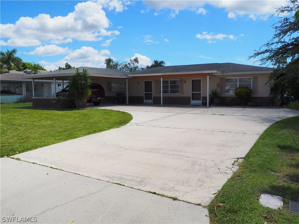 1726 Bikini Ct., Cape Coral, FL 33904