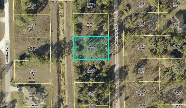 422 Lampion Ave., Lehigh Acres, FL 33974