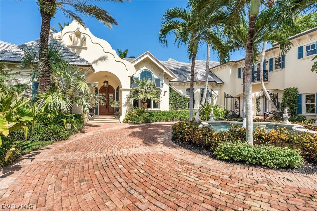 3275 Green Dolphin Ln., Naples, FL 34102