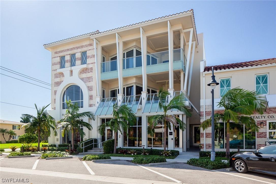 382 12th Ave. #201, Naples, FL 34102