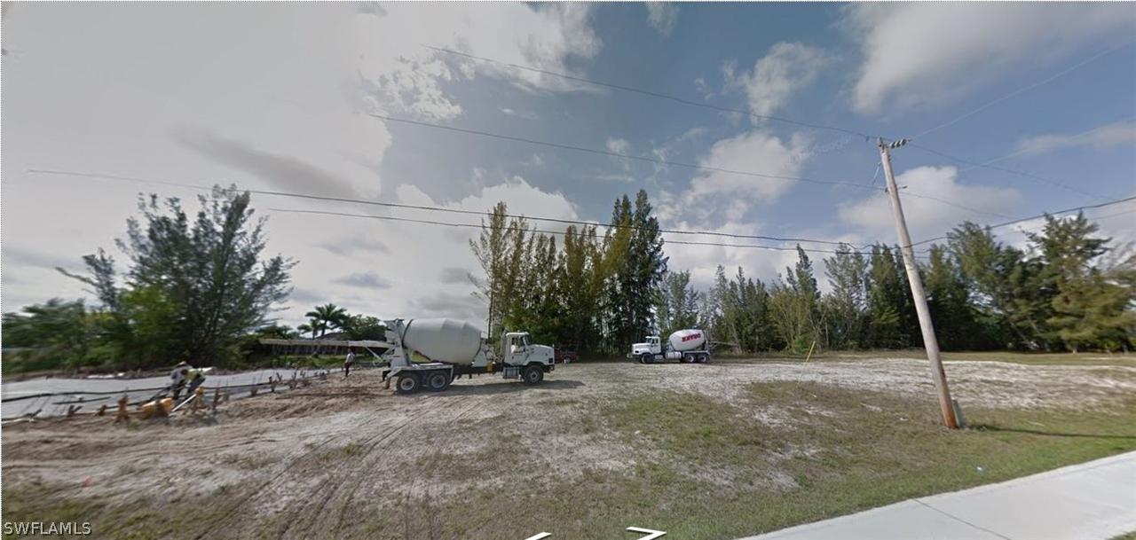 404 SW 26th St., Cape Coral, FL 33991