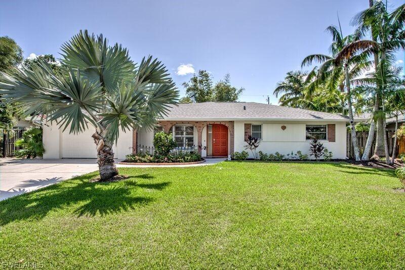 796 Entrada Dr., Fort Myers, FL 33919