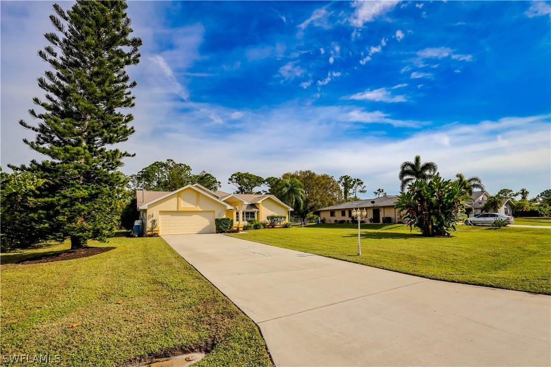 214 Hamilton Ave., Lehigh Acres, FL 33936