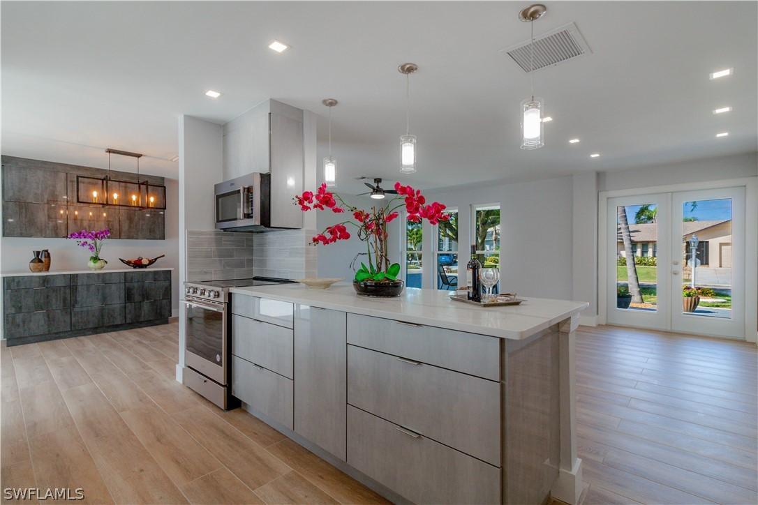 2633 SE 19th Pl., Cape Coral, FL 33904