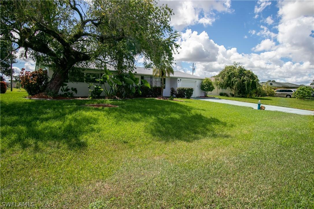 806 Willow Dr., Lehigh Acres, FL 33936