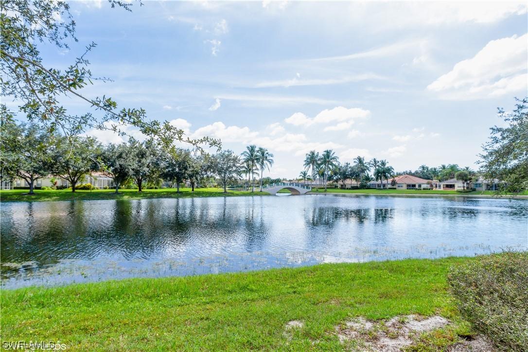 5464 Freeport Ln., Naples, FL 34119