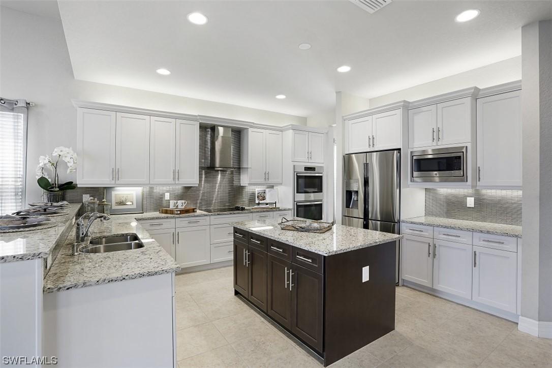 2756 Crystal Way, Naples, FL 34119