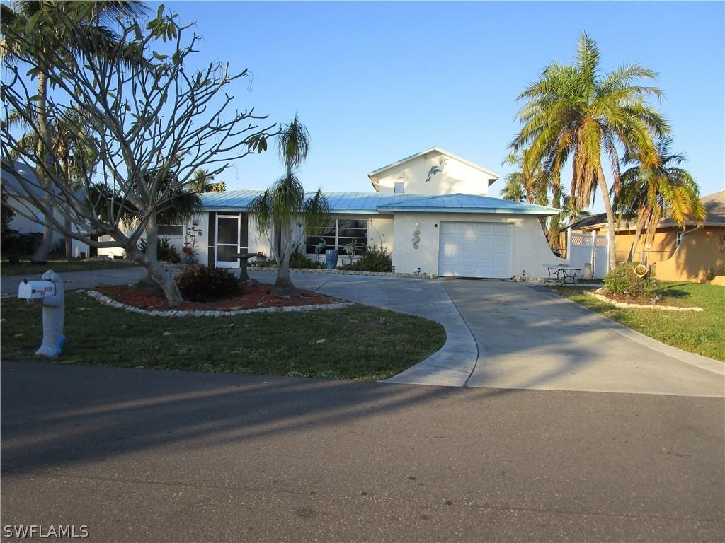 4220 SE 8th Pl., Cape Coral, FL 33904