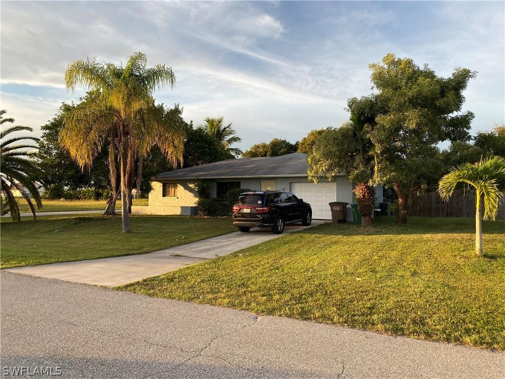 627 NW 10th Ter., Cape Coral, FL 33993