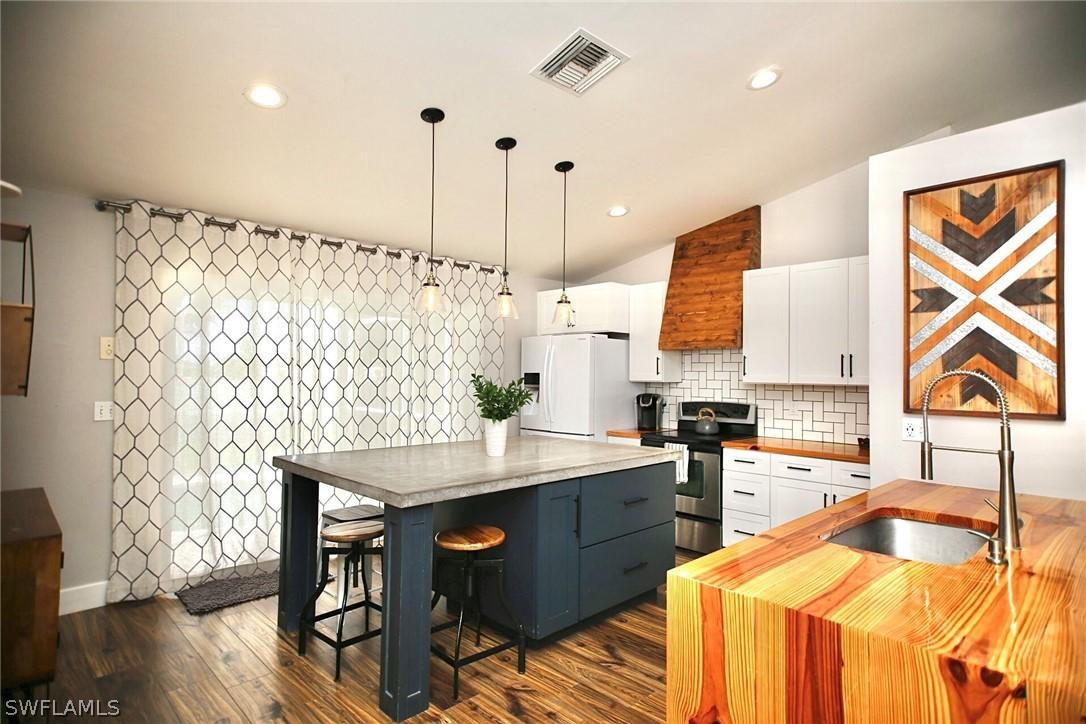 3042 NW 6th Ave., Cape Coral, FL 33993