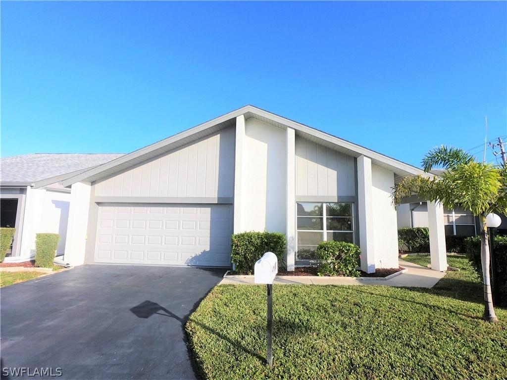9817 Maplecrest Cir., Lehigh Acres, FL 33936