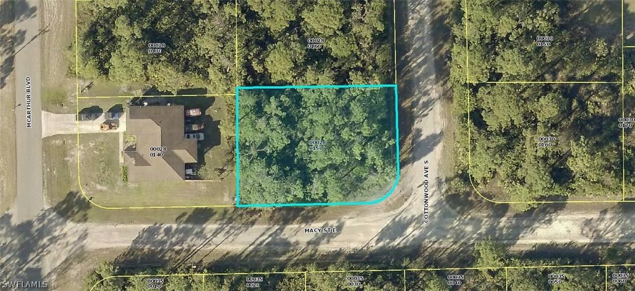 566 Cottonwood Ave., Lehigh Acres, FL 33974