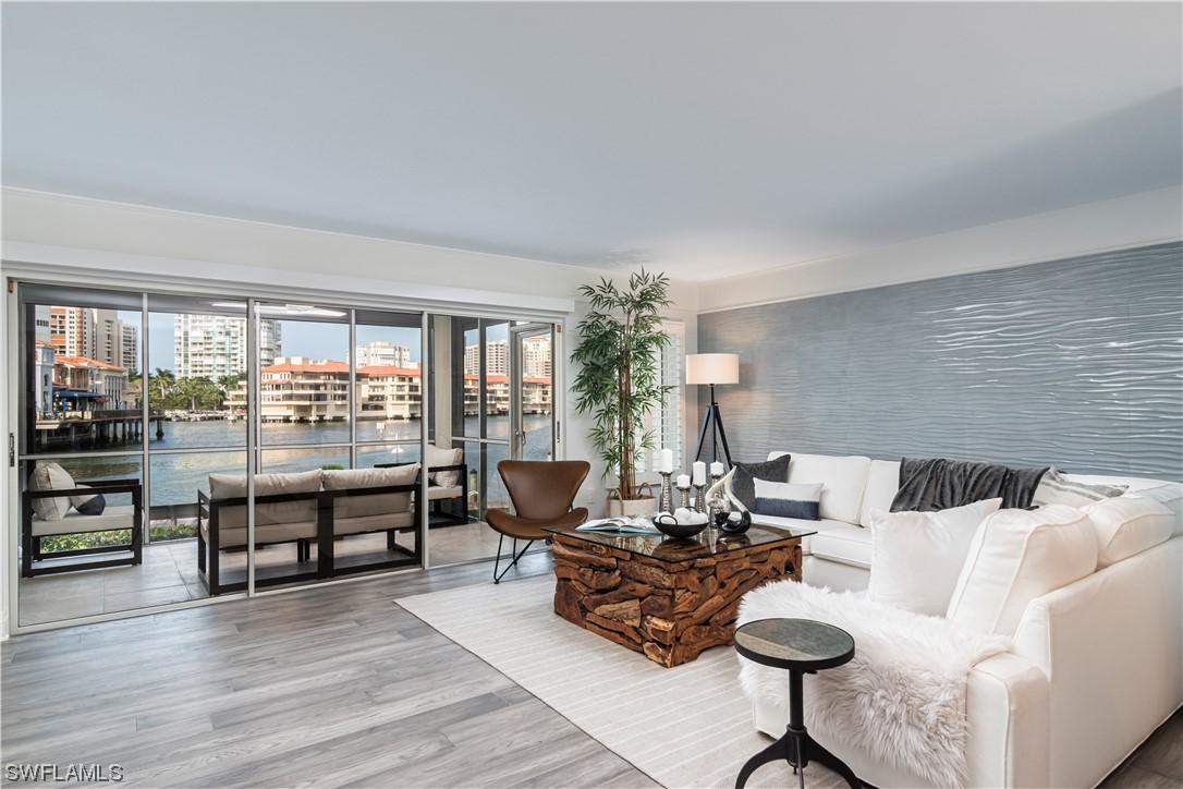 205 Park Shore Dr. #411, Naples, FL 34103