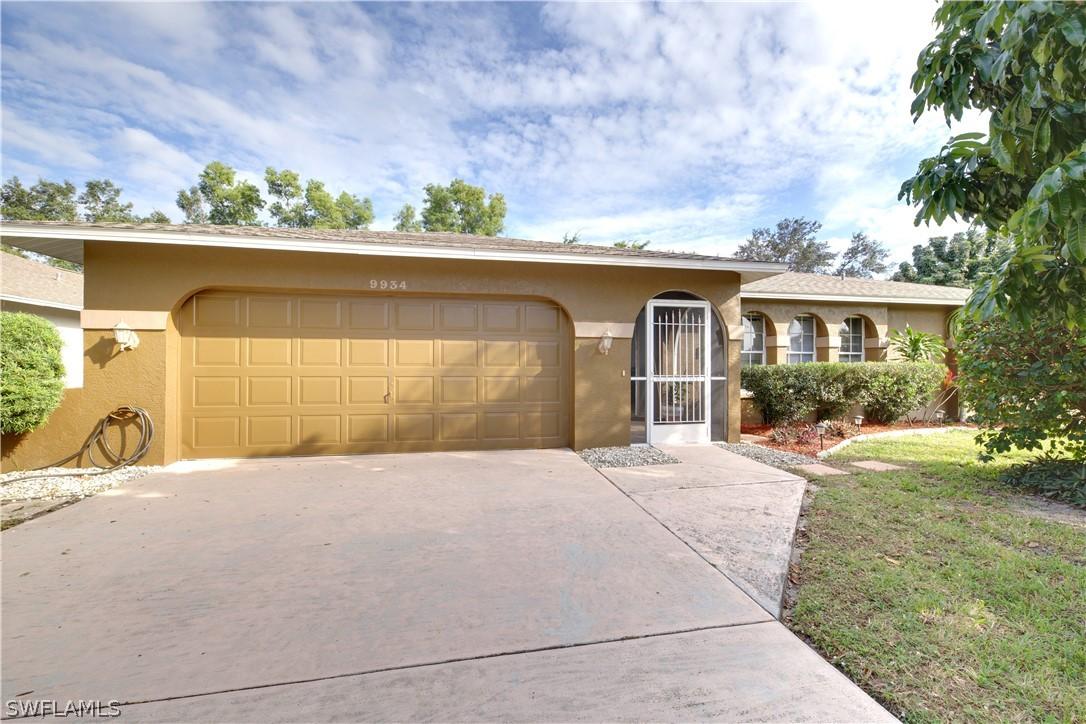 9934 Country Oaks Dr., Fort Myers, FL 33967