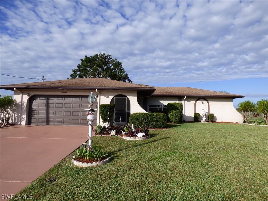 19 Lincoln Ave., Lehigh Acres, FL 33936