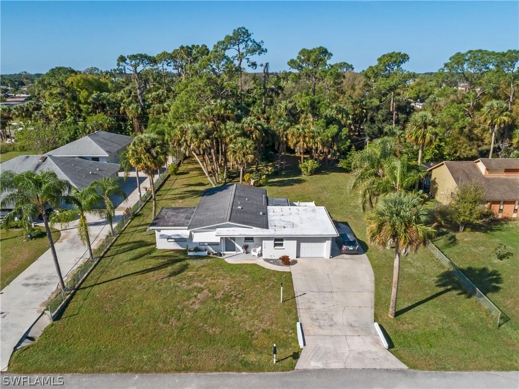 113 Greenwood Ave., Lehigh Acres, FL 33936