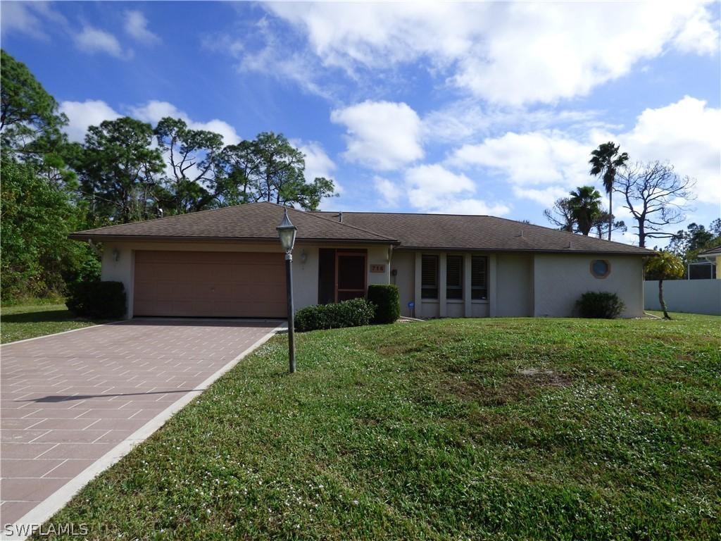 716 Mcarthur Ave., Lehigh Acres, FL 33936