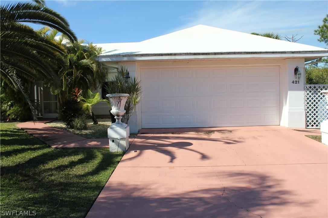 421 Hibiscus Ave., Lehigh Acres, FL 33972