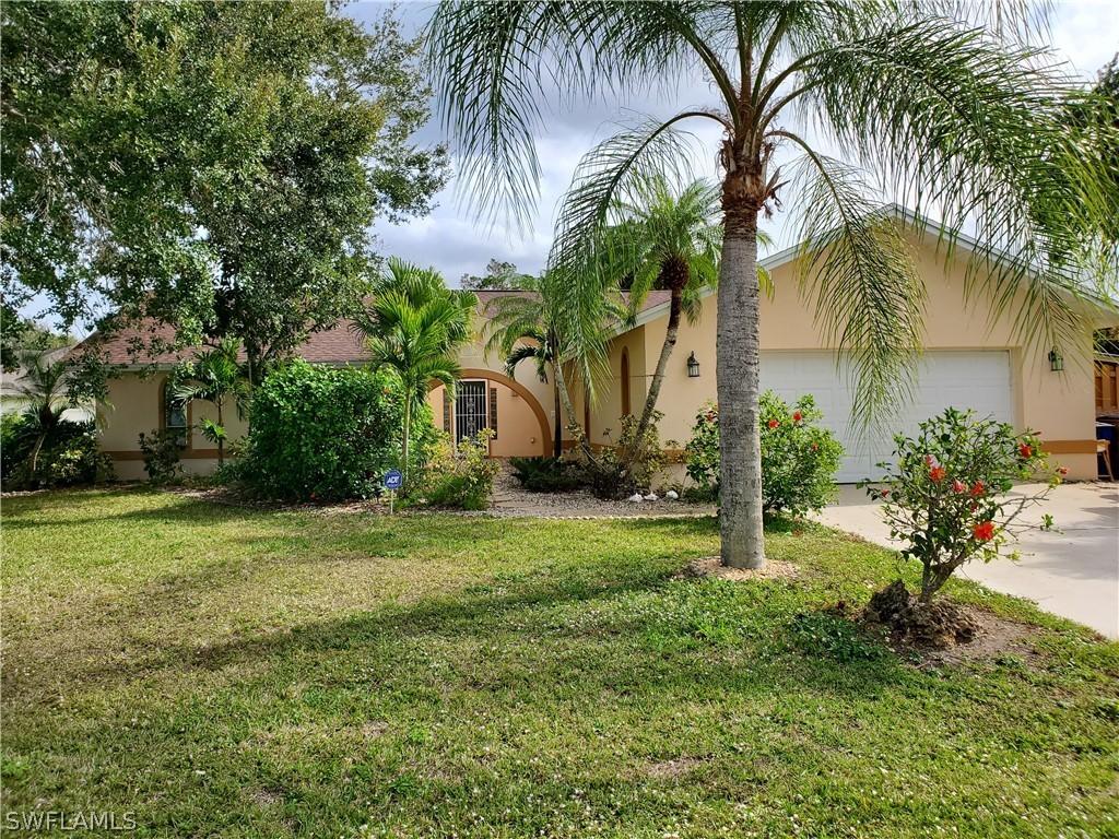 90 Lynne St., Lehigh Acres, FL 33936