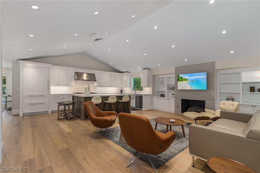 549 Neapolitan Way, Naples, FL 34103