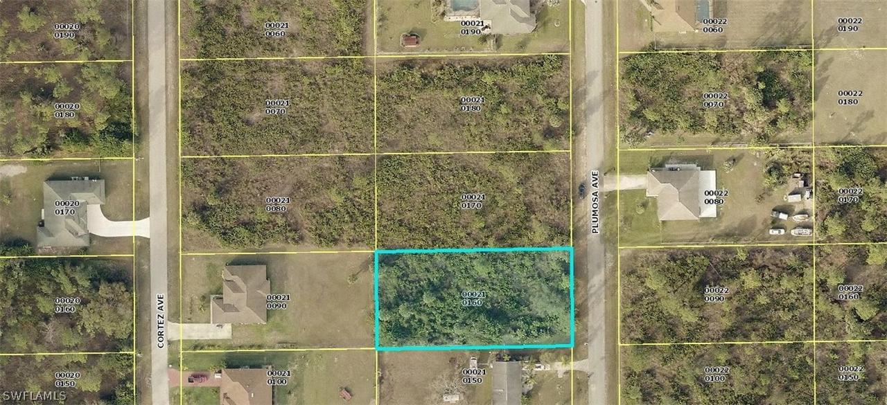 907 Plumosa Ave., Lehigh Acres, FL 33972