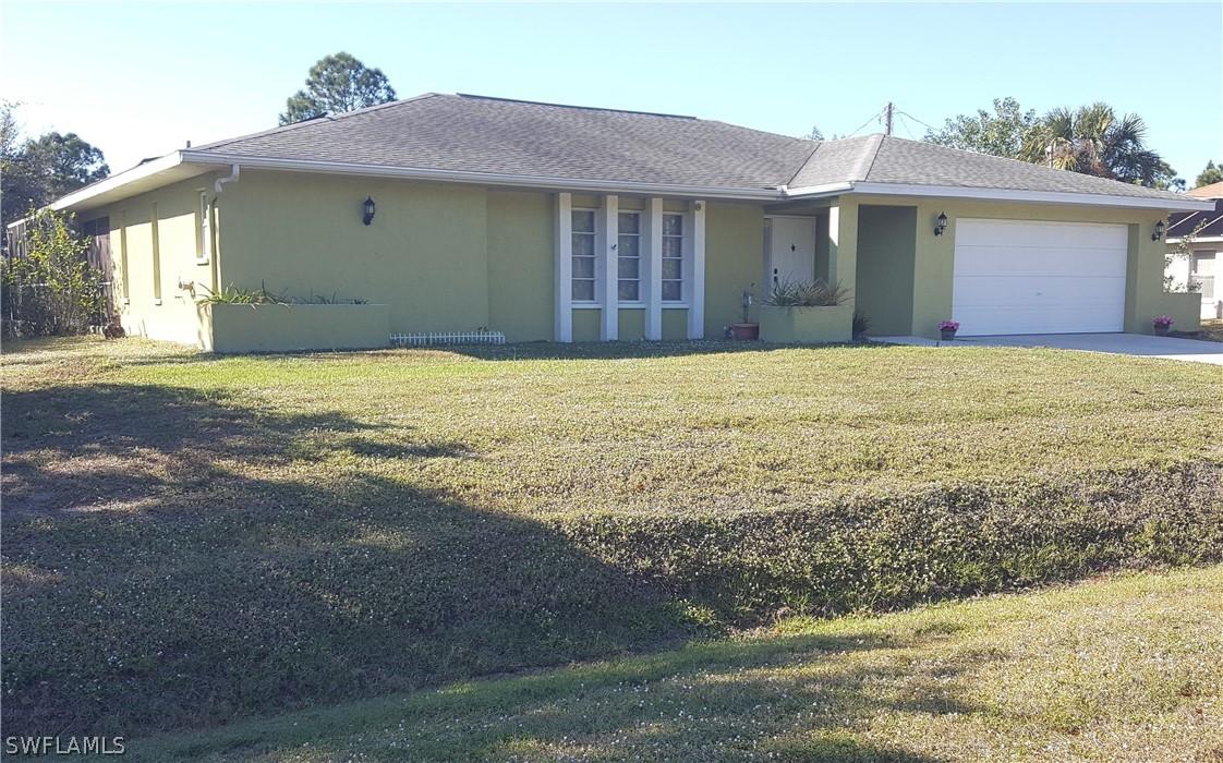 909 Mckinley Ave., Lehigh Acres, FL 33972