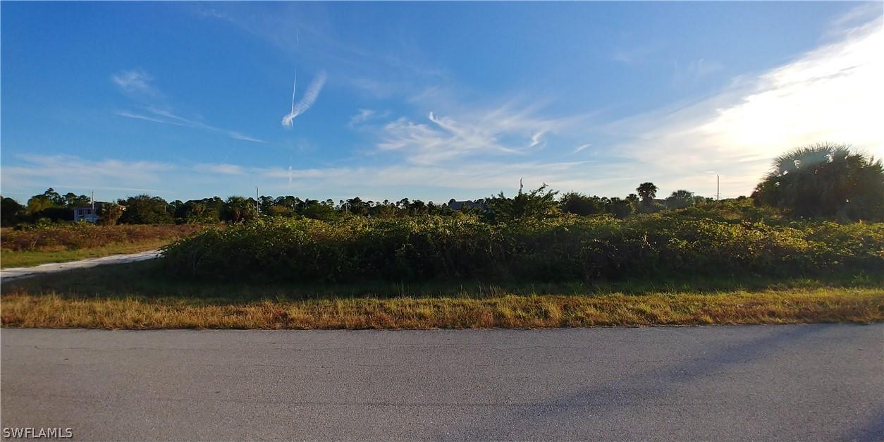 736 Cane St., Lehigh Acres, FL 33974