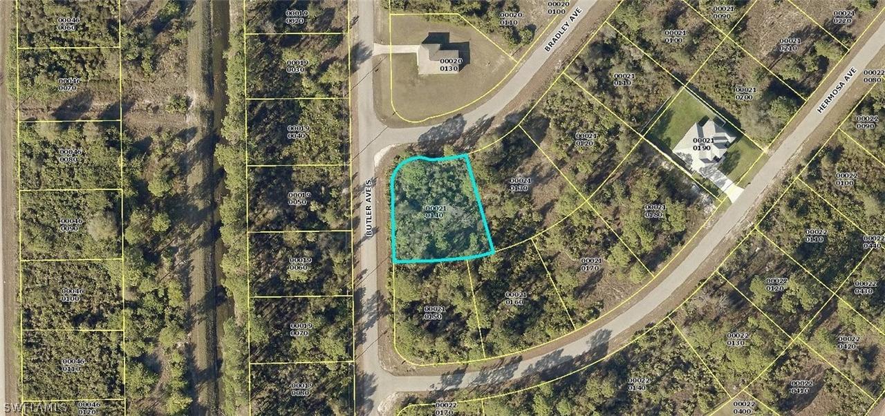 359 Bradley Ave., Lehigh Acres, FL 33974