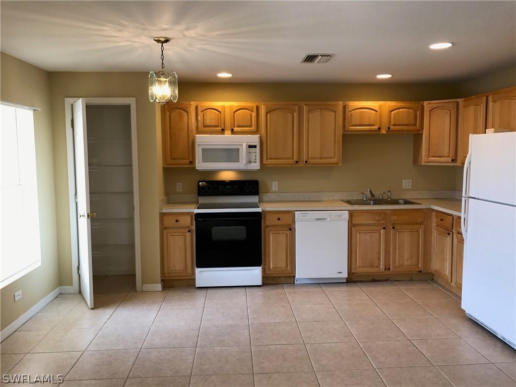 113 Ivan Ave., Lehigh Acres, FL 33973