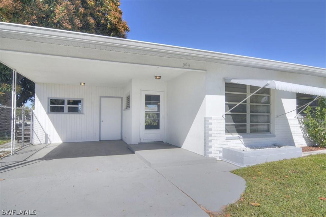 909 Versailles Dr., Cape Coral, FL 33904