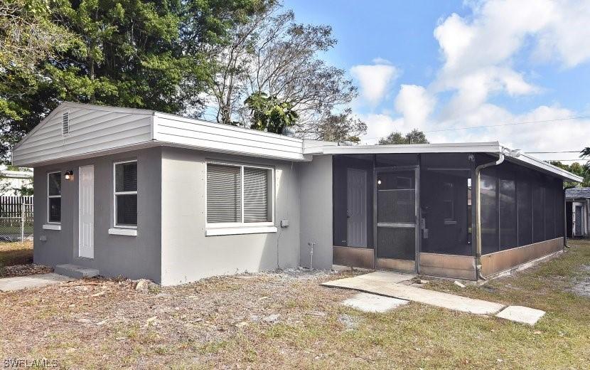 421 Fairfax Dr., Fort Myers, FL 33905