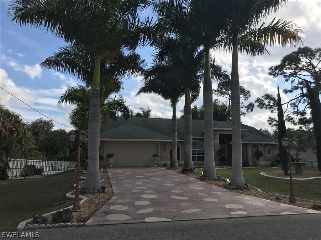 520 Henry Ave., Lehigh Acres, FL 33972