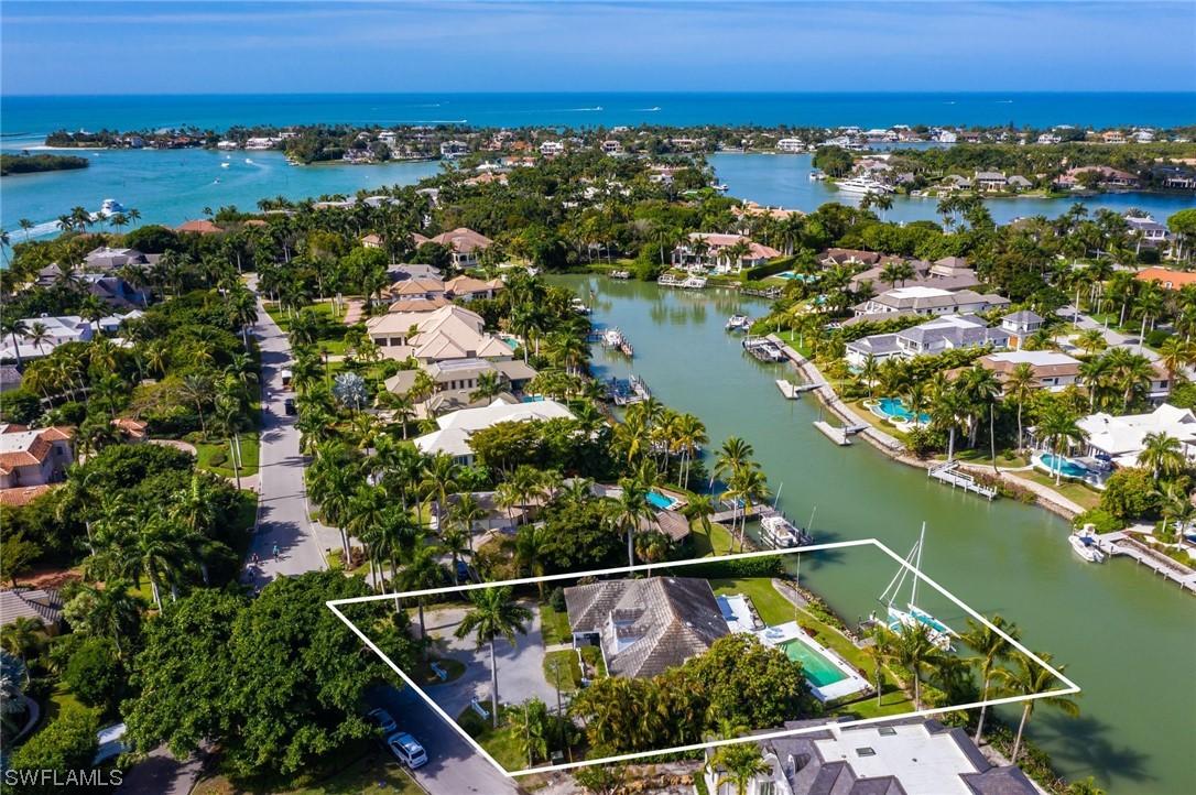 999 Admiralty Parade, Naples, FL 34102