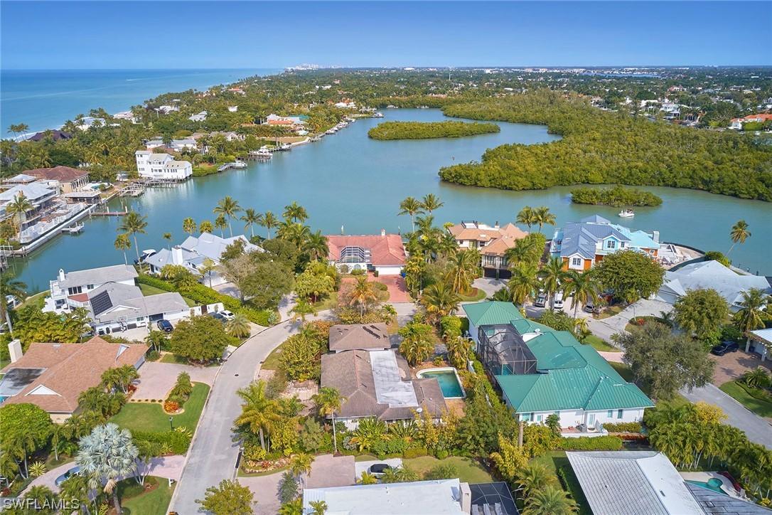 14 Sabre Ln., Naples, FL 34102