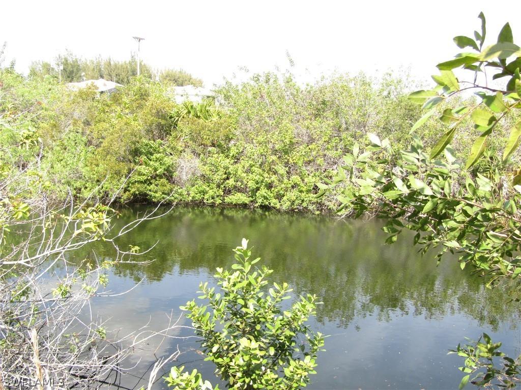 1727 NE 36th Ln., Cape Coral, FL 33909