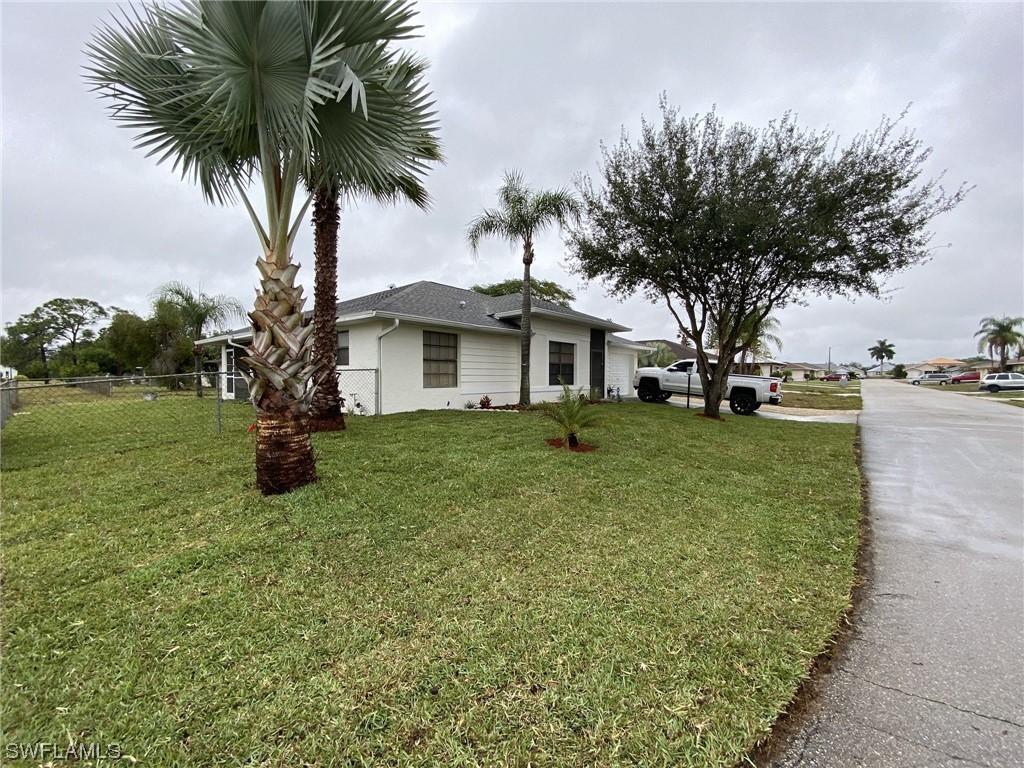 19481 Poppytree Ct., Lehigh Acres, FL 33936