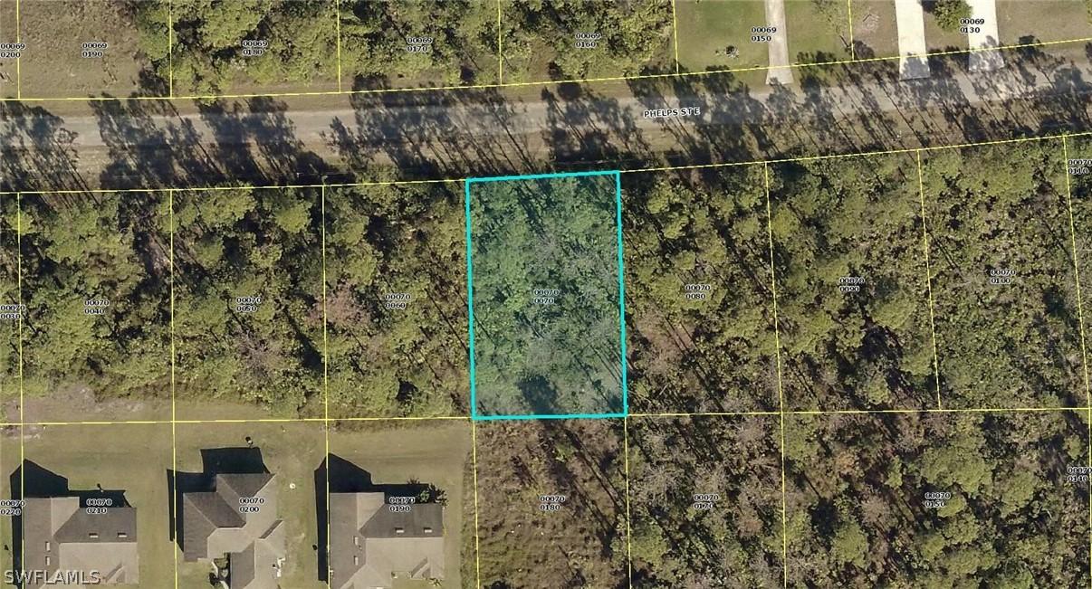 718 Phelps St., Lehigh Acres, FL 33974