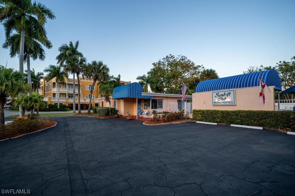 613 East Lake Dr., Naples, FL 34102