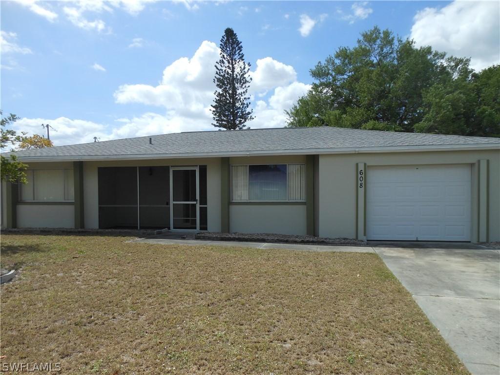 608 NE 17th Pl., Cape Coral, FL 33909